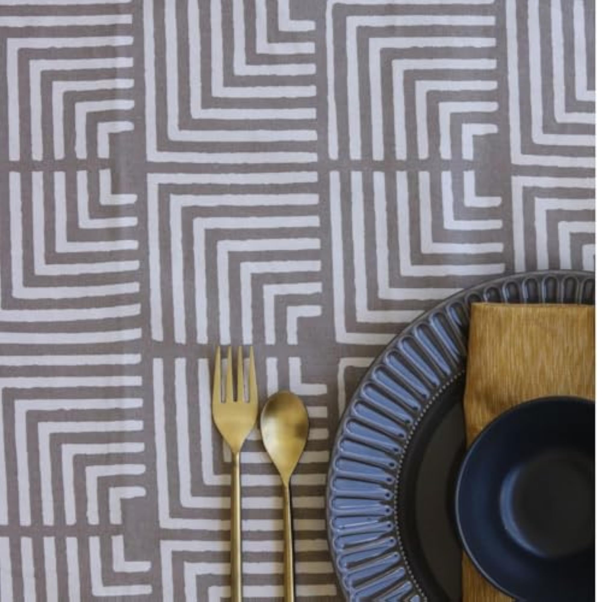 Wipeable & Anti-Slip Cotton Table Cover, Family Dining